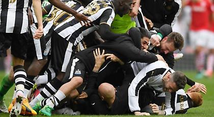 Γιόρτασαν την άνοδο οι παίχτες της Νιουκάστλ (pics)