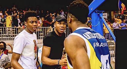 Στην Αθήνα οι Γιάννης και Κώστας Αντετοκούνμπο (pic)