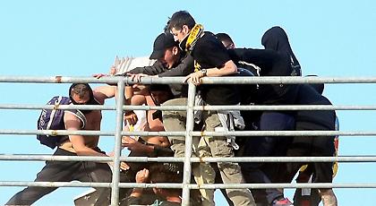 Ταυτοποιήθηκε ο ένας «μαχαιροβγάλτης» του τελικού στον Βόλο!