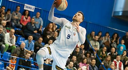 Μια νίκη από τη σωτηρία Αρκαδικός και Μαχητές