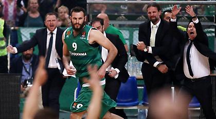 Αποθέωση για Φώτση στο ΟΑΚΑ