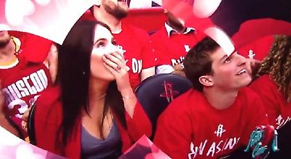 Φίλος των Ρόκετς πήγε για φιλί και έφαγε… άκυρο (video)