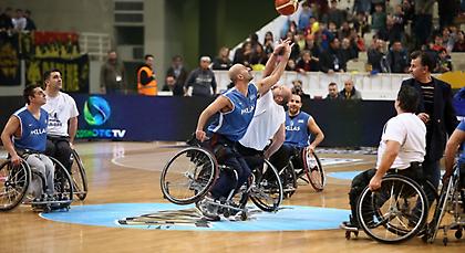 Αγώνας επίδειξης με αμαξίδιο στο ΑΕΚ-Παναθηναϊκός