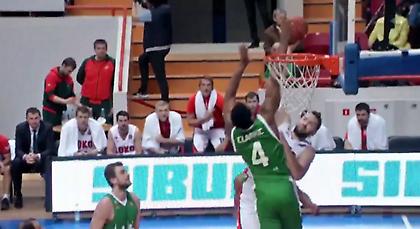 Ο Κλαρκ «κατέβασε» τον Βουγιούκα (video)