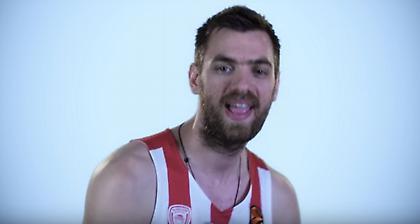 Ραπάρουν και χορεύουν Μάντζαρης και Γκριν (video)