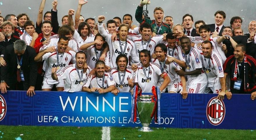 Επιστρέφει στο γήπεδο η απονομή του Champions και του Europa League