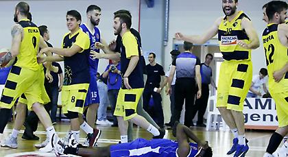 Μαχητές… έριξαν την Καβάλα!