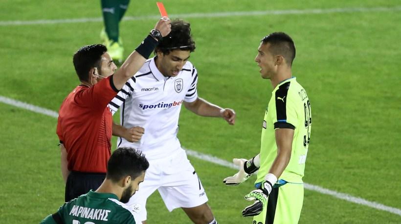 Οργή στον Παναθηναϊκό για τις κάρτες του Κομίνη