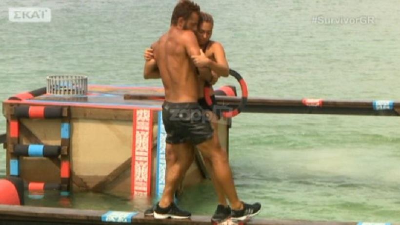 Survivor: Η αγκαλιά του Αγγελόπουλου στην Βαλαβάνη που έκανε το twitter να οργιάσει!