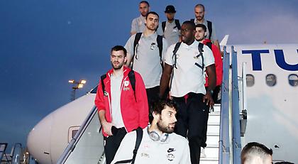 Εικόνες από την άφιξη του Ολυμπιακού στην Τουρκία