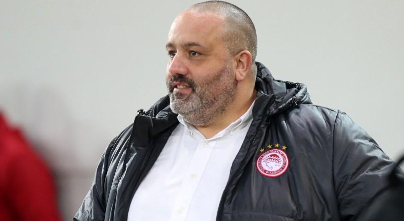 Καραπαπάς εναντίον Ίβιτς: «Έφυγε με… πάσα από κουτάκι μπύρας»