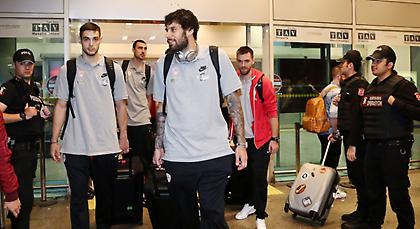 Πρώτος μπήκε στη «Σινάν Ερντέμ» ο Ολυμπιακός (video)