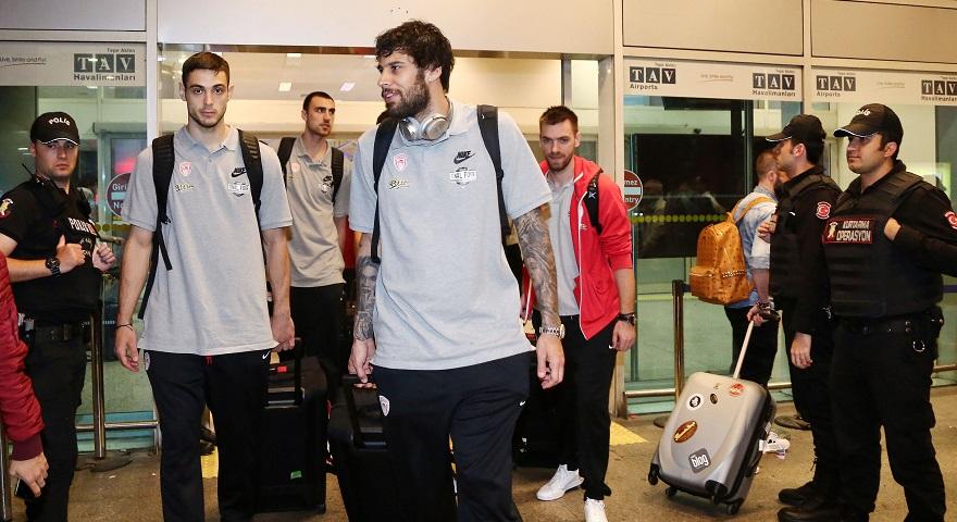 Πρώτος μπήκε στη «Σινάν Ερντέμ» ο Ολυμπιακός (video)