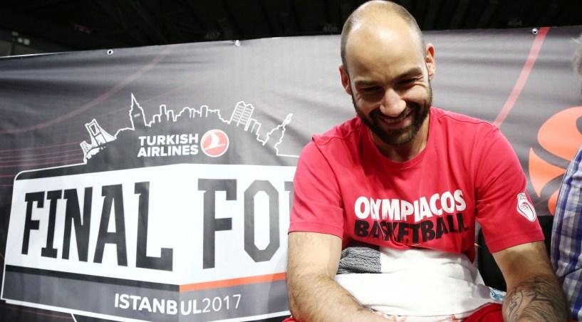 Κοντά στο καλάθι Ολυμπιακέ, κοντά...