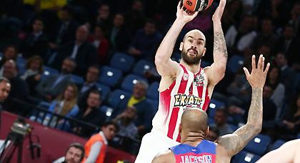 Το ΜΥΘΙΚΟ τρίποντο του Σπανούλη από τα 8 μέτρα, που έβαλε μπροστά τον Ολυμπιακό! (video)