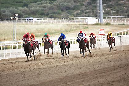 Όποιος στοιχηματίσει σωστά στην 5η και 7η ιπποδρομία στο Μαρκόπουλο, μπορεί να φύγει για διακοπές