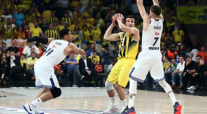 Ύμνοι Μπογκντάνοβιτς: «Θρύλος ο Σπανούλης, κέρδισε το σεβασμό ο Ολυμπιακός»