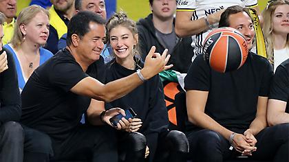 Ο Τούρκος παραγωγός του Survivor στο Final-4 της Ευρωλίγκας (pics)