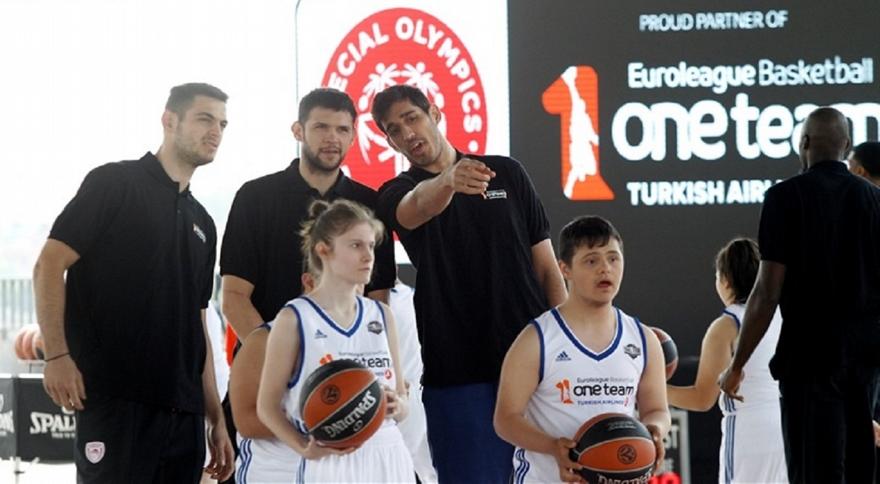 Το έβαλε σε μπασκέτα ύψους 5 μέτρων ο Παπανικολάου (video)