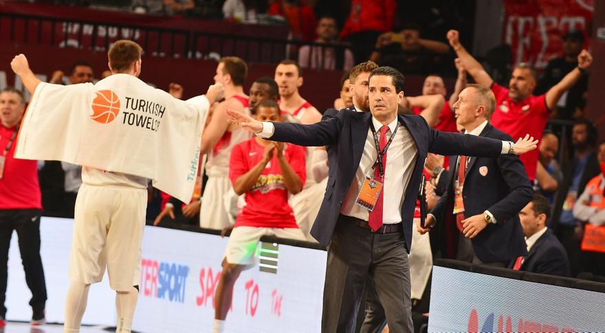 Μαζί με τους προέδρους είδε το Φενέρ-Ρεάλ ο Σφαιρόπουλος (pic)