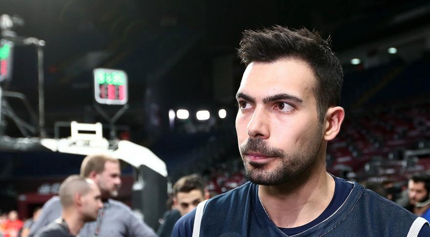 Σλούκας: «Μικρός Σπανούλης εγώ; Θα πέσουν τα ντουβάρια να μας πλακώσουν» (video)