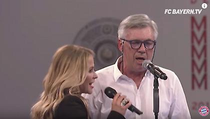 Θεούλης ο Αντσελότι: Τραγουδάει με pop star στην φιέστα και φαλτσάρει τέρμα (video)