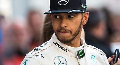 Συγκλονισμένος ο Χάμιλτον: «Τι συμβαίνει στον κόσμο;»