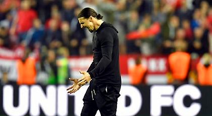 «Τρελάθηκε» ο Ζλάταν: Πέταξε τις πατερίτσες και... έτρεξε να πανηγυρίσει! (video)