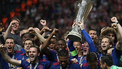 Γλέντι με σαμπάνιες στα αποδυτήρια της Γιουνάιτεντ (video)