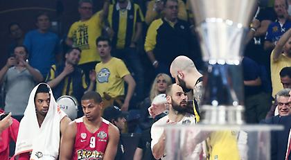 Σπίκερ της κροατικής TV τραγούδησε «αντίο και μην κλαις» στον Ολυμπιακό στο Final 4 (video)