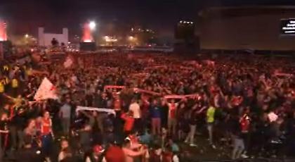 Οι οπαδοί του Άγιαξ δεν ξενερώνουνε ποτέ! (video)