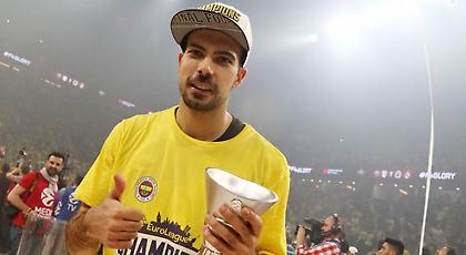 Πέσιμο… αγάπης Παναθηναϊκών σε Σλούκα! (pics)