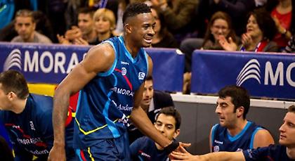 Το δώρο του Γιουλ στον Θανάση Αντετοκούνμπο (pic)