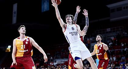 Στα ημιτελικά με… περίπατο η Εφές