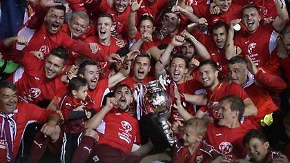 Σήκωσε το Κύπελλο με… Άστρα ο Λάζαρ (pics)