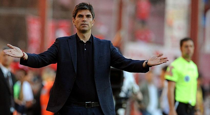 Παράθυρο από Πελεγκρίνο και επαφές με Μάρτινς