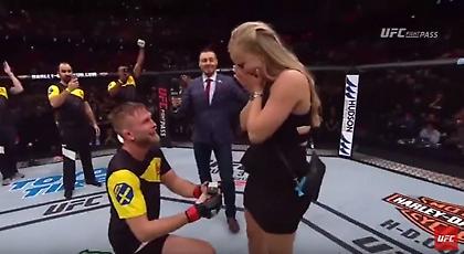 Νοκ-άουτ στο οκτάγωνο και μετά πρόταση γάμου! (video)