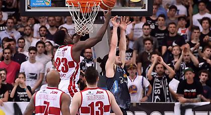 Αντέδρασε η Αρμάνι!