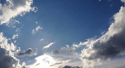 Βελτιώνεται ο καιρός: Ηλιοφάνεια με τοπικές μόνο νεφώσεις (video)