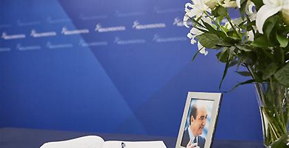 Χιλιάδες κόσμου αποχαιρετά τον Κωνσταντίνο Μητσοτάκη