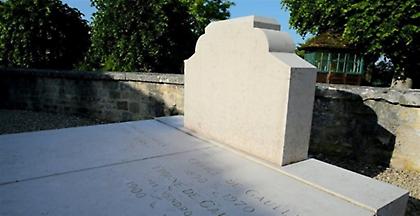 Δύο συλλήψεις για τον βανδαλισμό του τάφου του ντε Γκολ στη Γαλλία