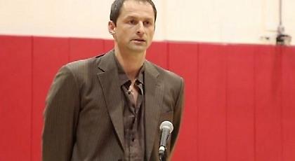 Υποψήφιος GM του Αντετοκούνμπο ο Καρνισόβας!