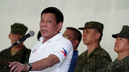 Ντουτέρτε σε Τσέλσι Κλίντον: Πώς αντέδρασες όταν ο πατέρας σου γ@@@@ε τη Λεβίνσκι;