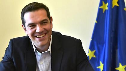 Λύση για τους συμβασιούχους στο Δημόσιο υποσχέθηκε ο Τσίπρας