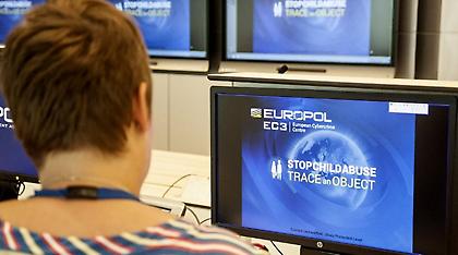 Με αντικείμενα καθημερινής χρήσης προσπαθεί η Europol να αναγνωρίσει παιδεραστές