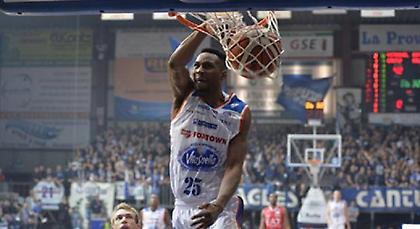 Πρόταση της Αρμάνι στον Τζόνσον