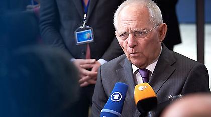 Σόιμπλε: Η ελληνική κυβέρνηση εξακολουθεί να φορτώνει τα βάρη στους αδύναμους