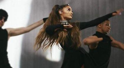 Μέσα σε 6 λεπτά εξαντλήθηκαν 30.000 εισιτήρια για τη συναυλία της Αριάνα Γκράντε στο Μάντσεστερ