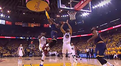 Το τρομερό κάρφωμα του Λεμπρόν στην κορυφή του Top 5 (video)