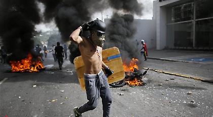 Δημοψήφισμα για το νέο Σύνταγμα της Βενεζουέλας υποσχέθηκε ο Μαδούρο